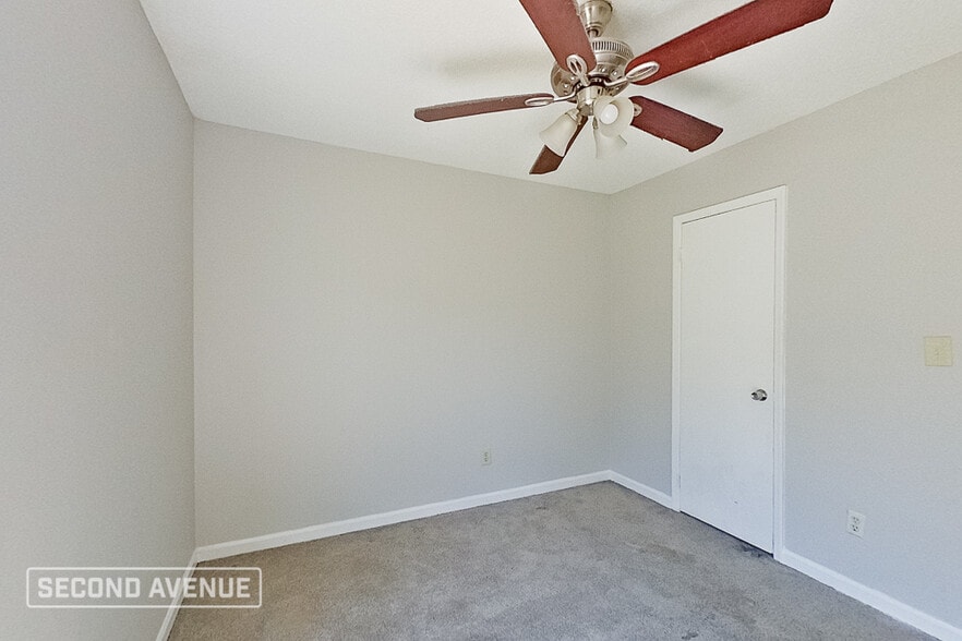 Building Photo - 434 15th Terrace NW