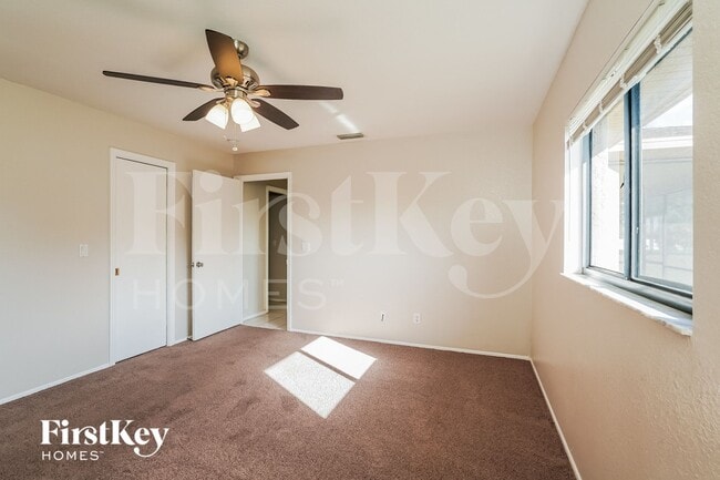 Building Photo - 241 SE 1st Ave