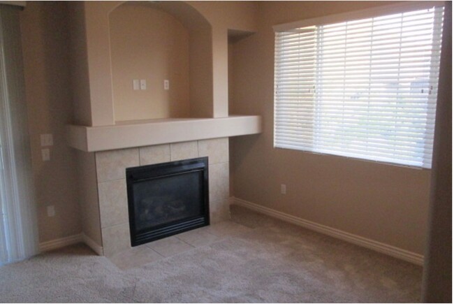 Building Photo - Great 2 bed, 2 bath town home in Lehi