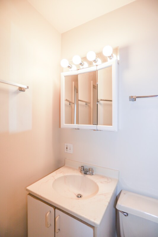 Building Photo - 652 N Noble St