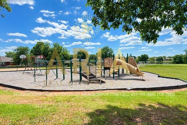 Building Photo - BEAUTIFUL 3 BED/2 BATH HOME IN ROYAL OAKS!...