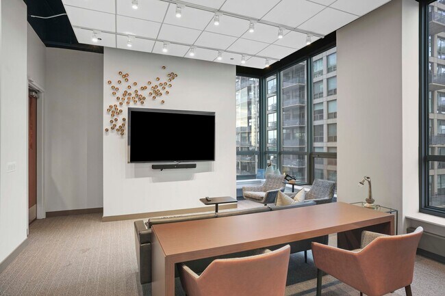 Building Photo - 1265 S Michigan Ave