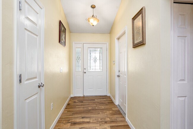 Building Photo - Sub-Lease - Great Home in New Town 1894 lo...