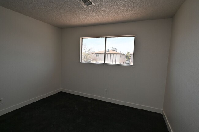 Building Photo - 1512 Cobb Ln