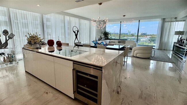 Building Photo - 10201 Collins Ave