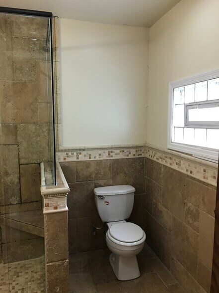 Building Photo - 2654 Bellevue Ave