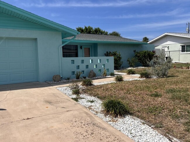 Building Photo - Vacation Rental Amazing Pet Friendly 3 Bed House with a Heated Pool