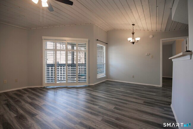 Building Photo - 82 Crown Knoll Ct