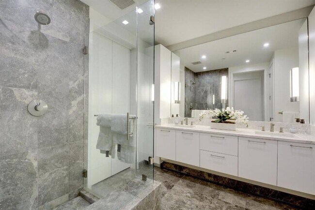 Building Photo - 501 West Ave