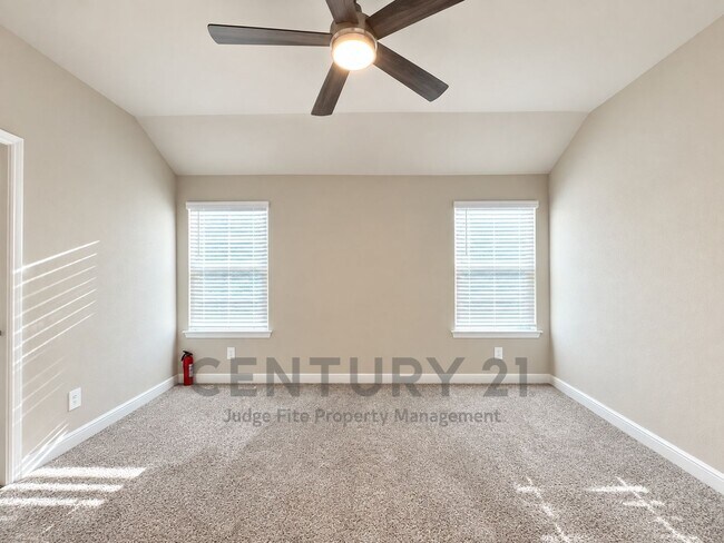Building Photo - 606 Capstone Cir
