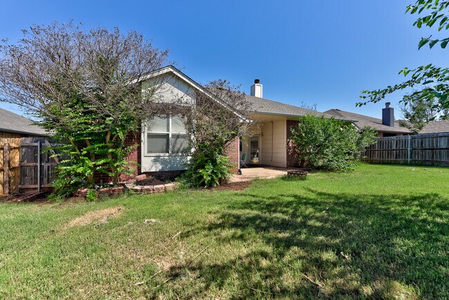 Building Photo - 2912 Devonshire Dr