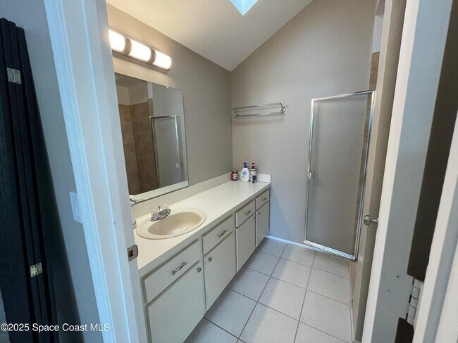 Building Photo - 4890 Lake Waterford Way W