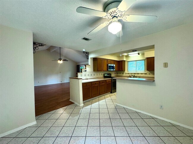 Building Photo - 310 Knoll Forest Dr