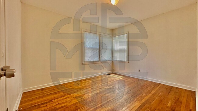 Building Photo - 3615 E Oneida St