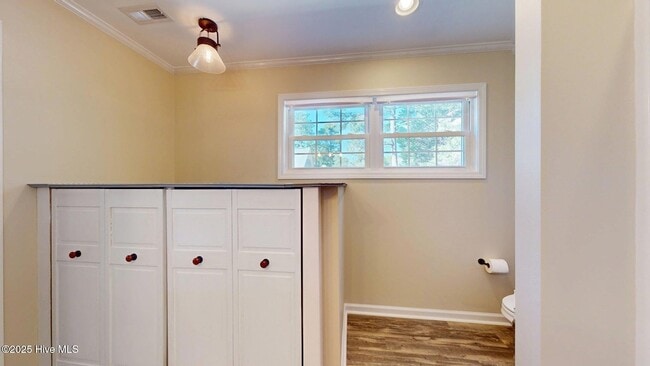 Building Photo - 202 Sheldon Rd