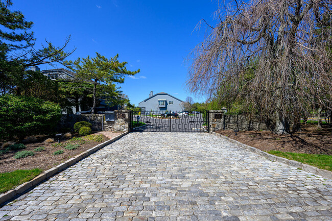 Building Photo - 1 Island Dr