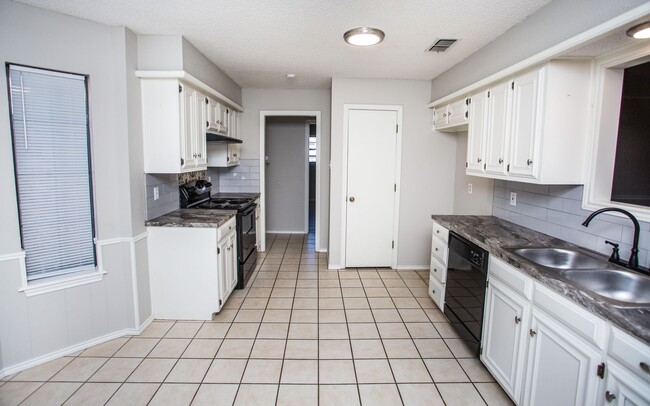 Building Photo - Available July 1st: Spacious 3 Bed, 2 Bath Ready for You!