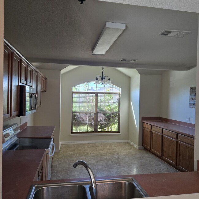 Building Photo - 10532 Braewood Dr