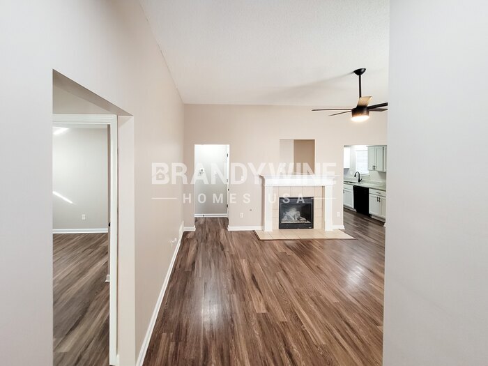 Building Photo - 10242 Evening Hill Dr