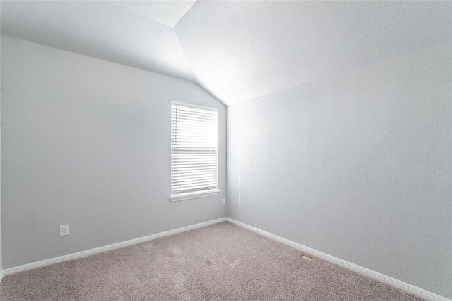 Building Photo - 921 Medina Wy