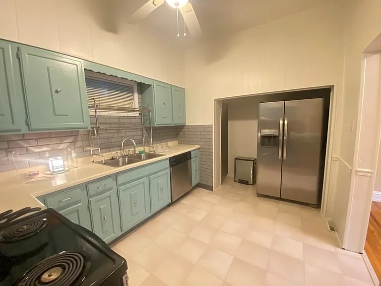 Building Photo - 42 W 6th Ave