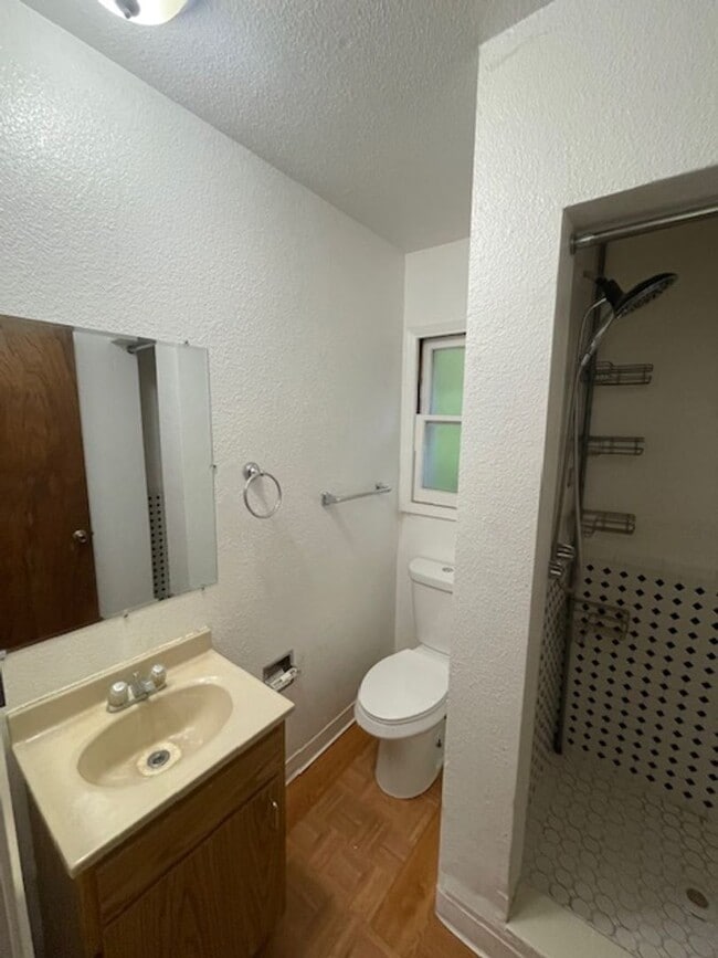 Building Photo - 13129-13129 Hazel Ave