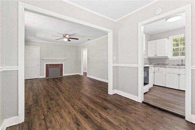 Building Photo - 5263 Border Dr S