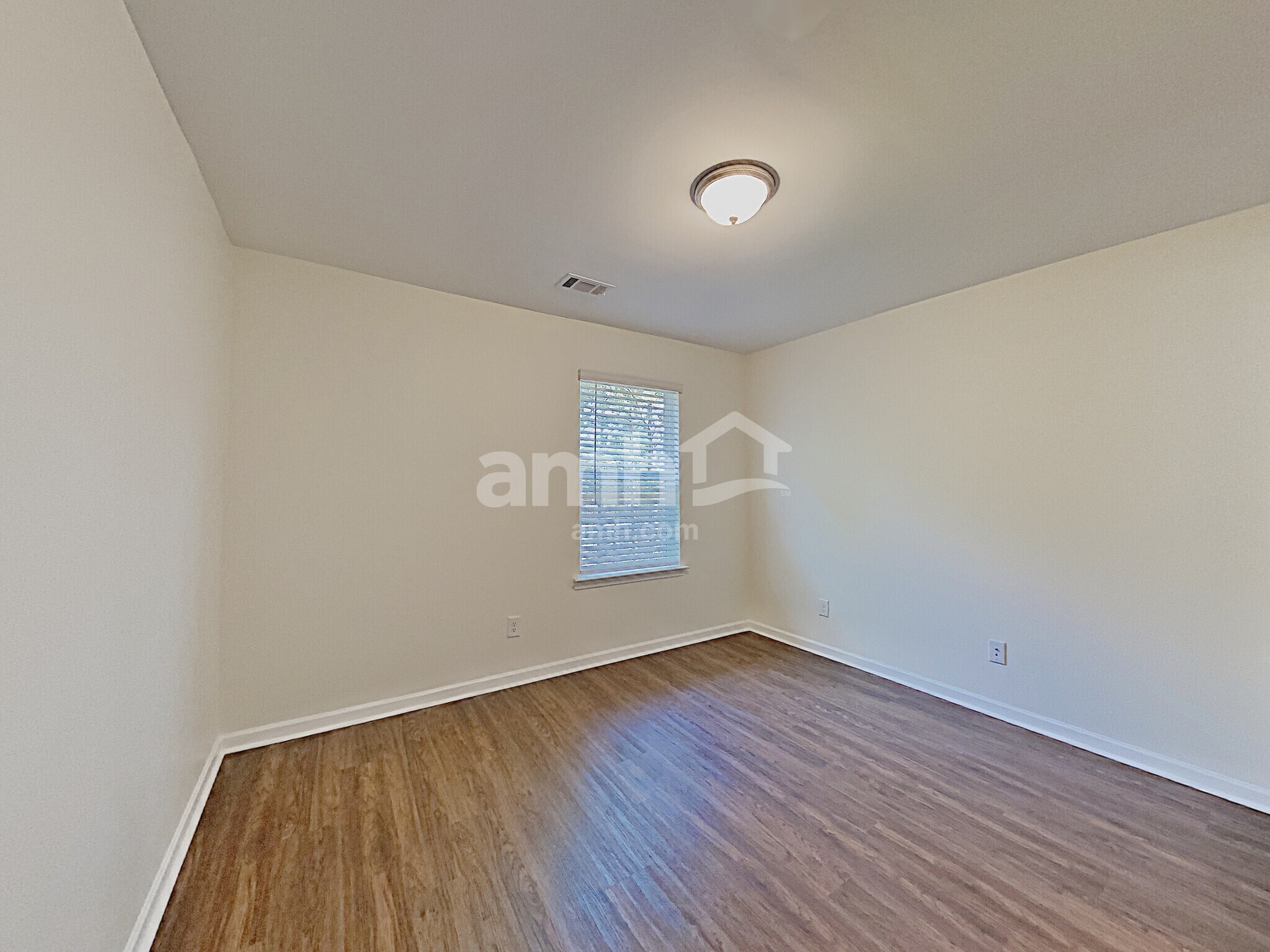 Building Photo - 386 Camp Cir