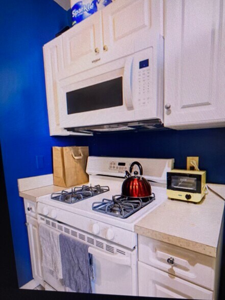 Building Photo - 300 Adams St