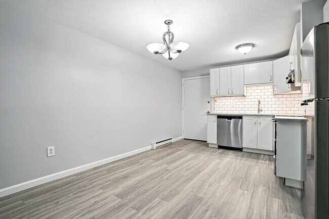 Building Photo - 39 Pleasant St