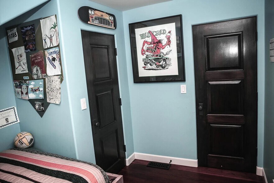 Building Photo - 221 24th St