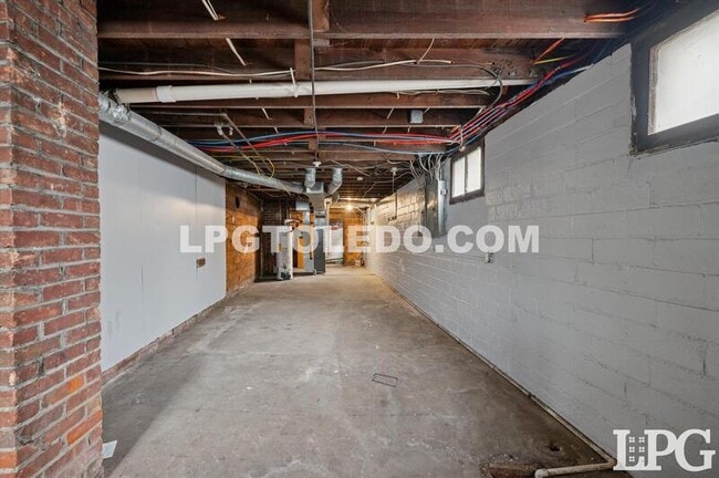 Building Photo - 2037 Alvin St