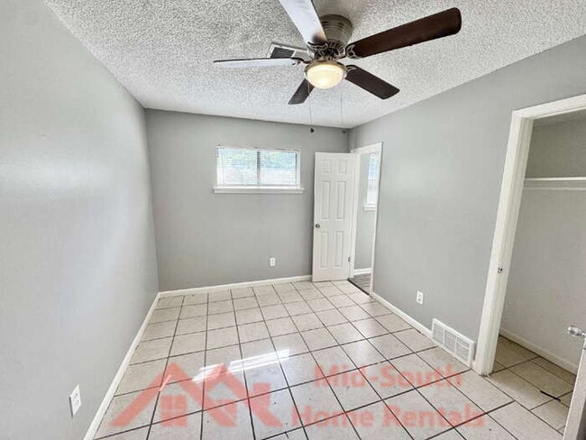 Building Photo - 5168 Corkwood Dr