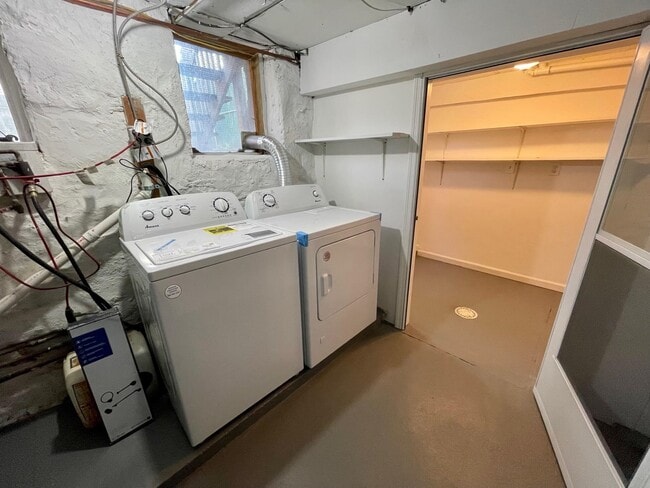 Building Photo - 27 Hopkins Ave