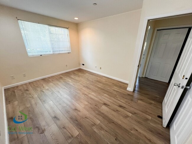 Building Photo - $5800 - Spacious 5 Beds 4 baths with large...