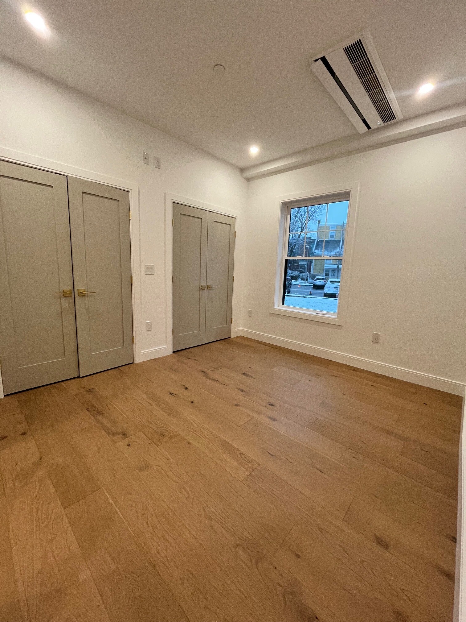 Building Photo - 10 Rockland St