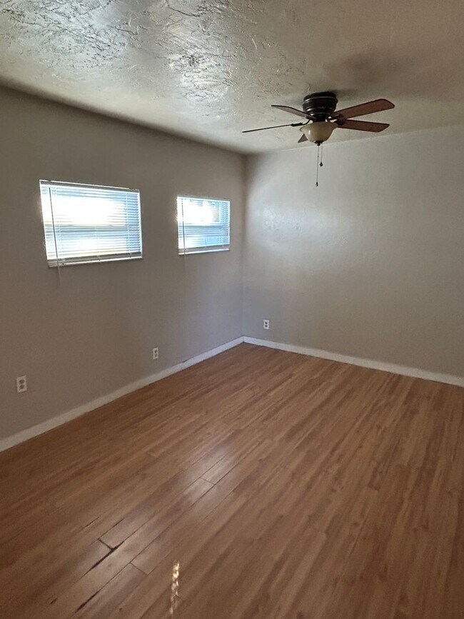 Building Photo - Single Family Home