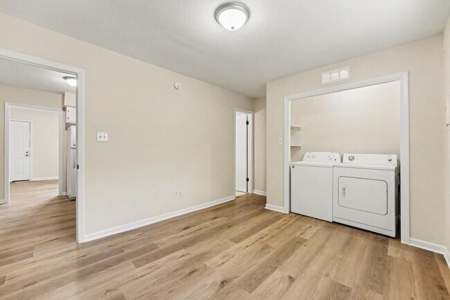Building Photo - 1309 Hudson Ave