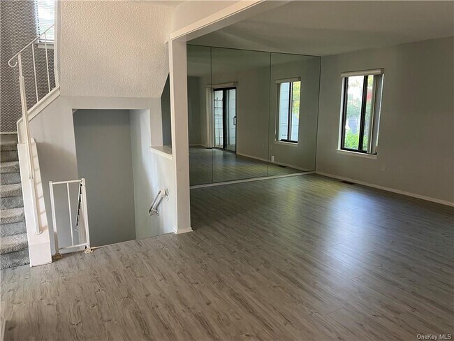 Building Photo - 161 Treetop Cir