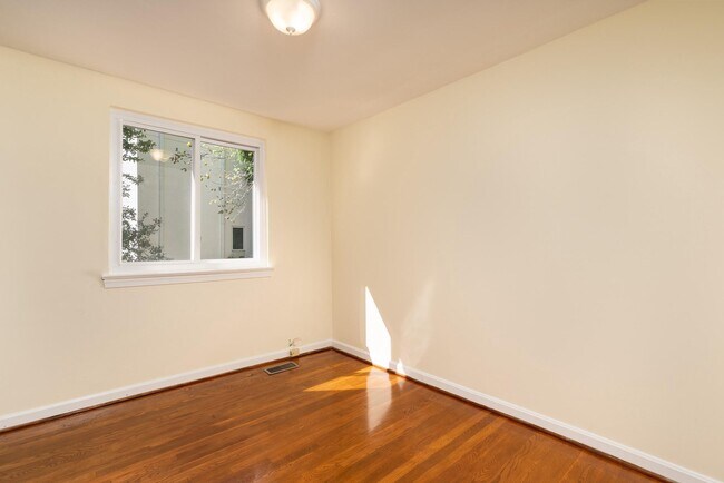 Building Photo - 6221 Walhonding Rd