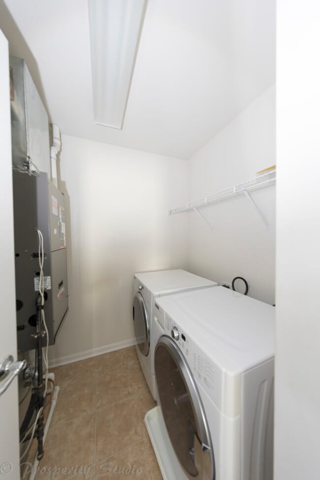 Building Photo - 636 Hawley Dr