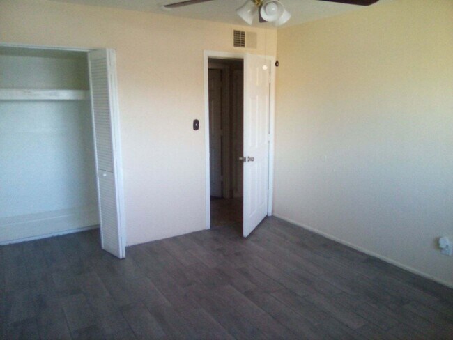 Primary Photo - 5559 N 62nd Dr