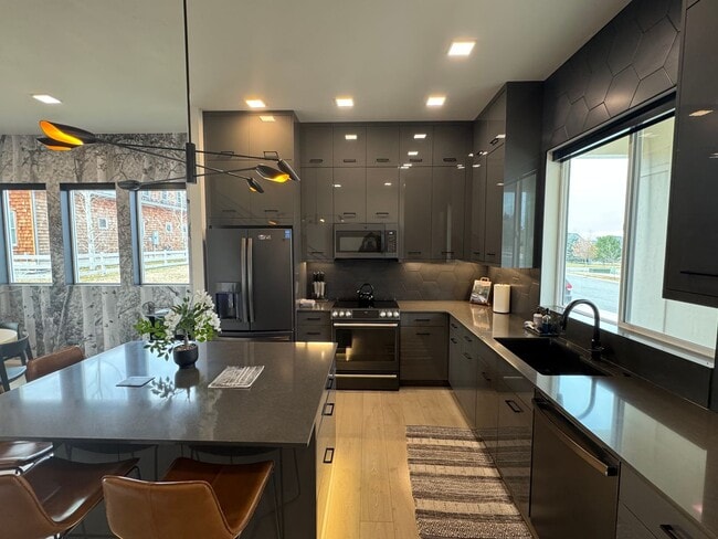 Building Photo - Chic, Fully-Furnished 3 Bed / 2.5 Bath Rental – Bozeman Convenience & Modern Comfort