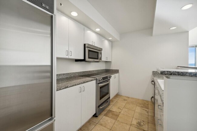Building Photo - One Pacific Tower - 1 bedroom + den