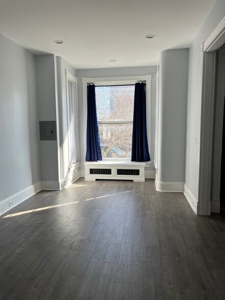 Building Photo - 656 L St NE