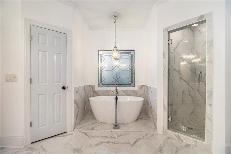 Building Photo - 960 Landmark Dr NE