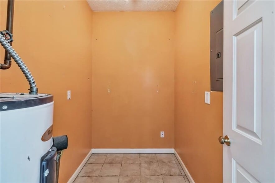 Building Photo - 4047 Elm St