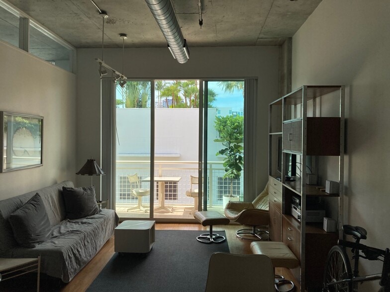 Building Photo - 2001 Biscayne Blvd