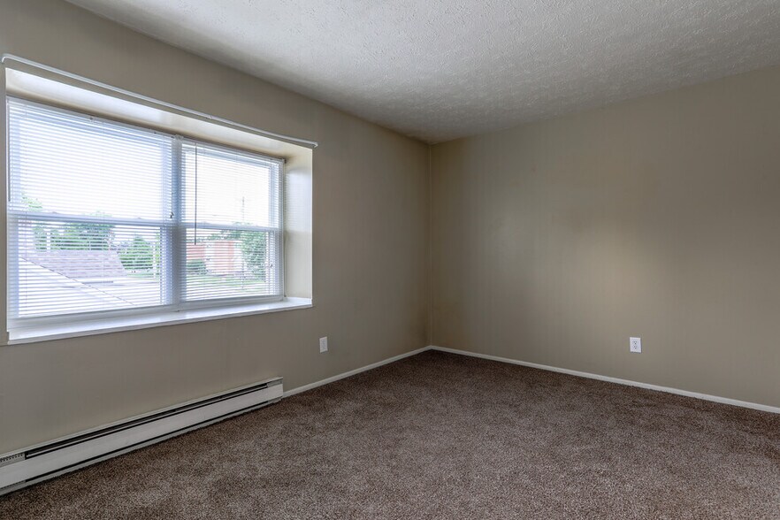 Building Photo - 3 E Central Ave