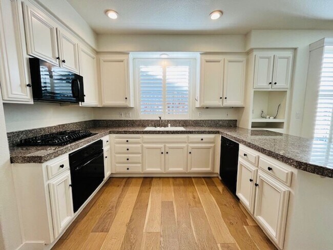 Building Photo - Move-in Ready 3BD/2.5BA, Two-Story Home in Stony Brook in Downtown Danville
